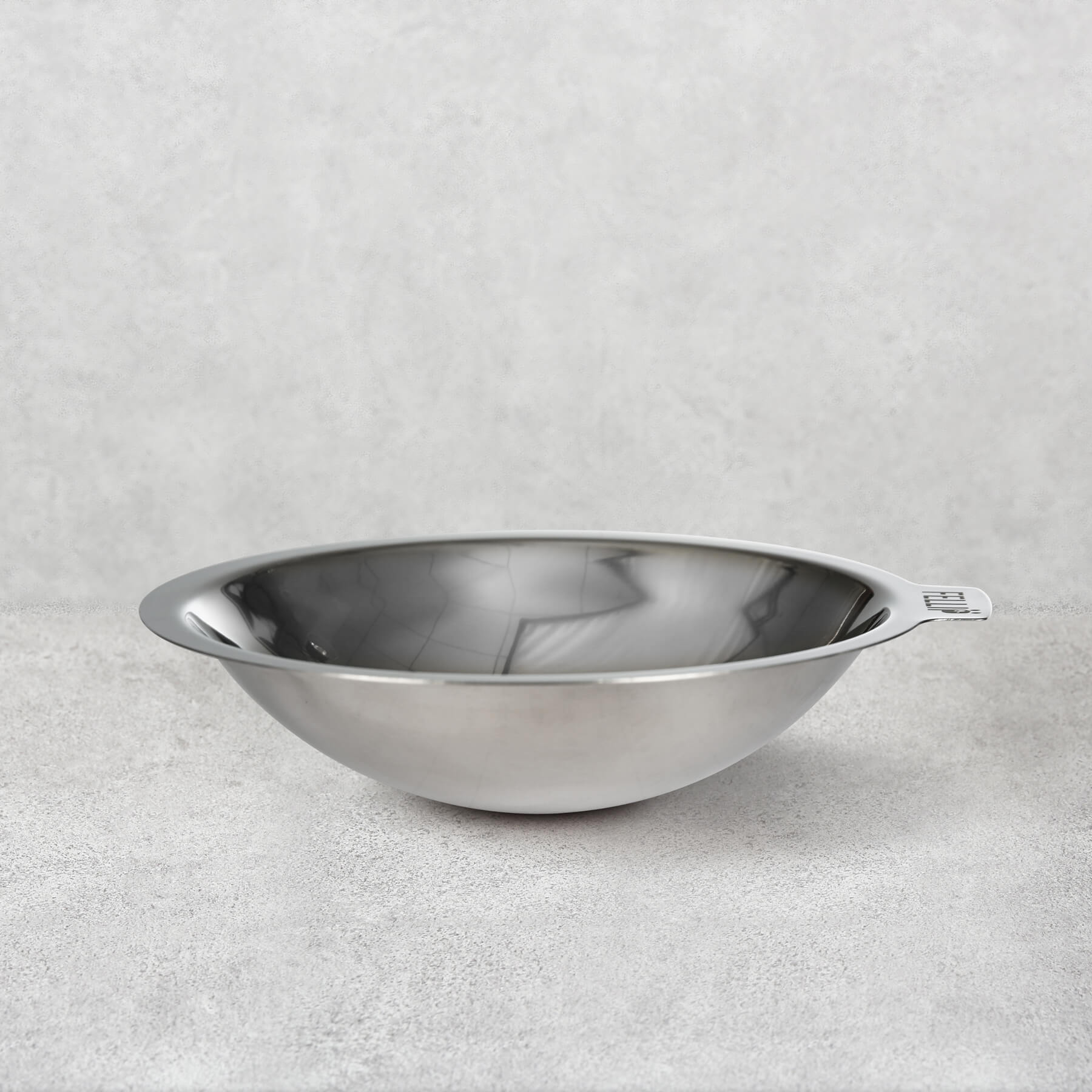 Types of bowls compared for cone wearers